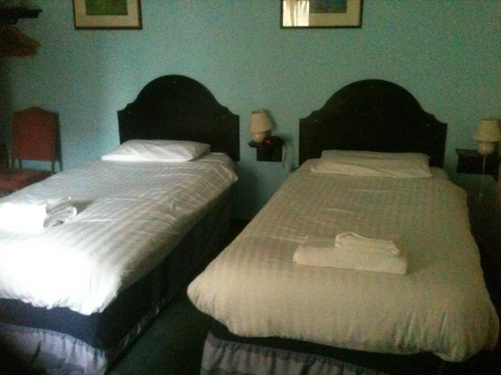 The Craven Heifer Bed & Breakfast Addingham Room photo